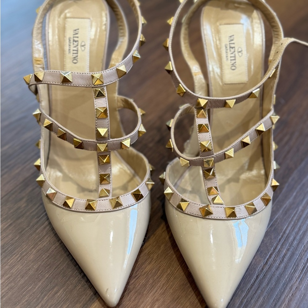 Valentino Garavani Cream Gold Pointed Toe Heels